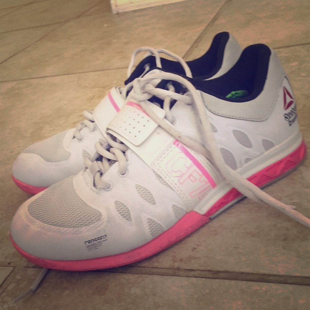Weight lifting shoes